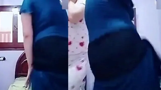 3 نسوان مصريات في البيت يتشرمطوا للزبون بوشهم مع بعض